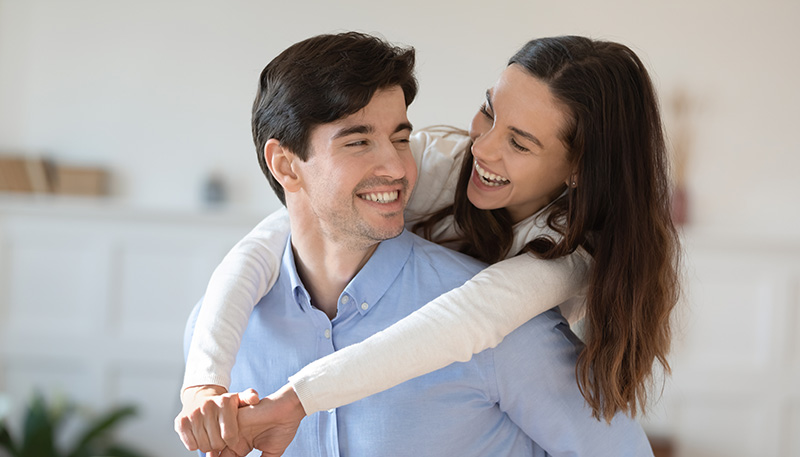 Couple avoids fight